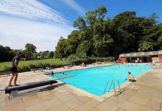 Campsites with swimming pools onsite 
