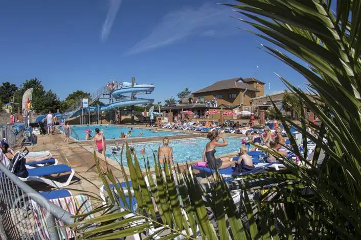 Campsites with swimming pools in Devon