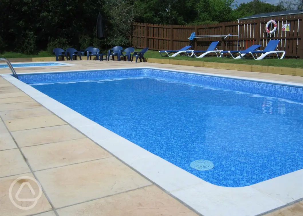Campsites with swimming pools in Devon