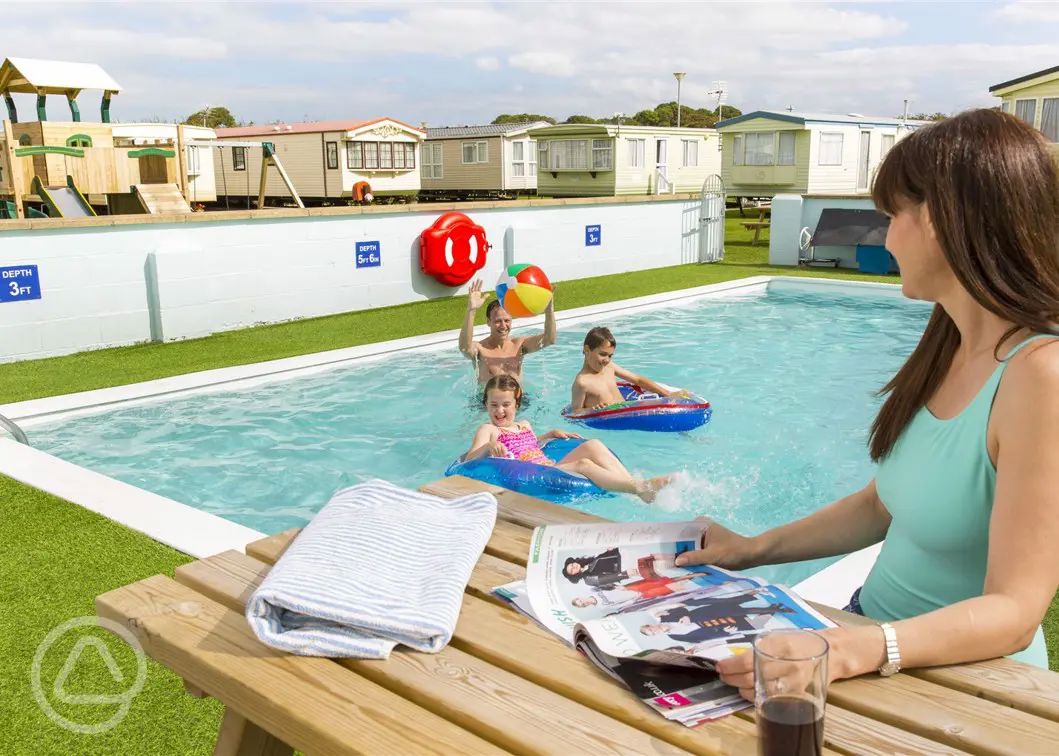 Campsites with swimming pools in Wales