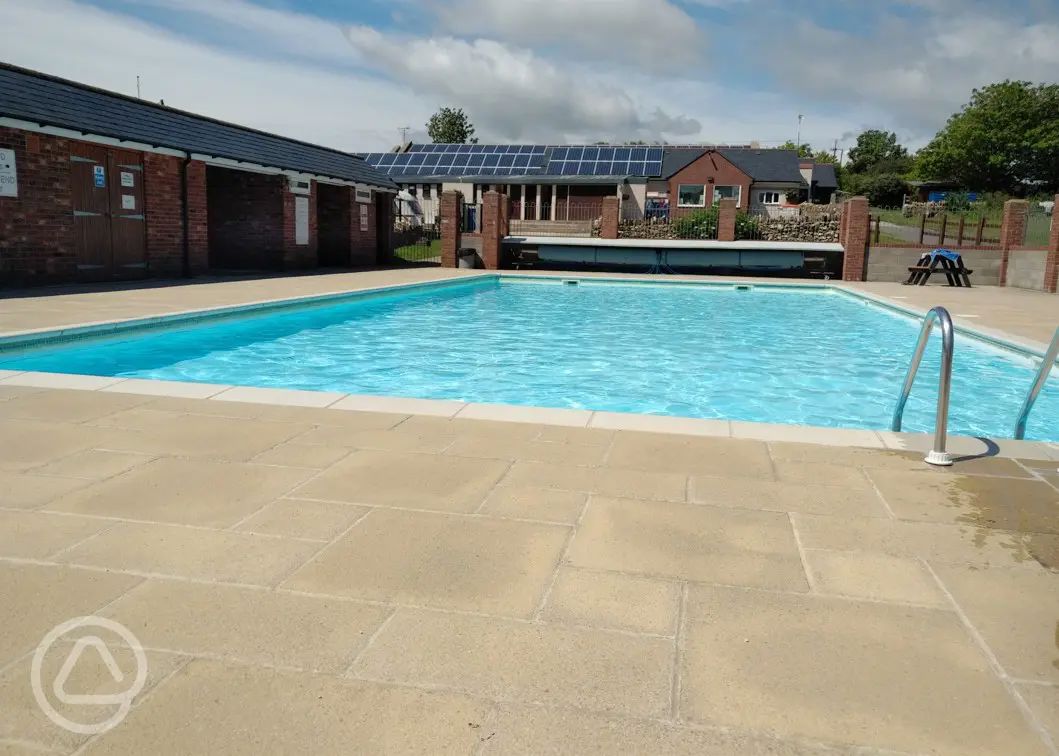 Campsites with swimming pools in Dorset