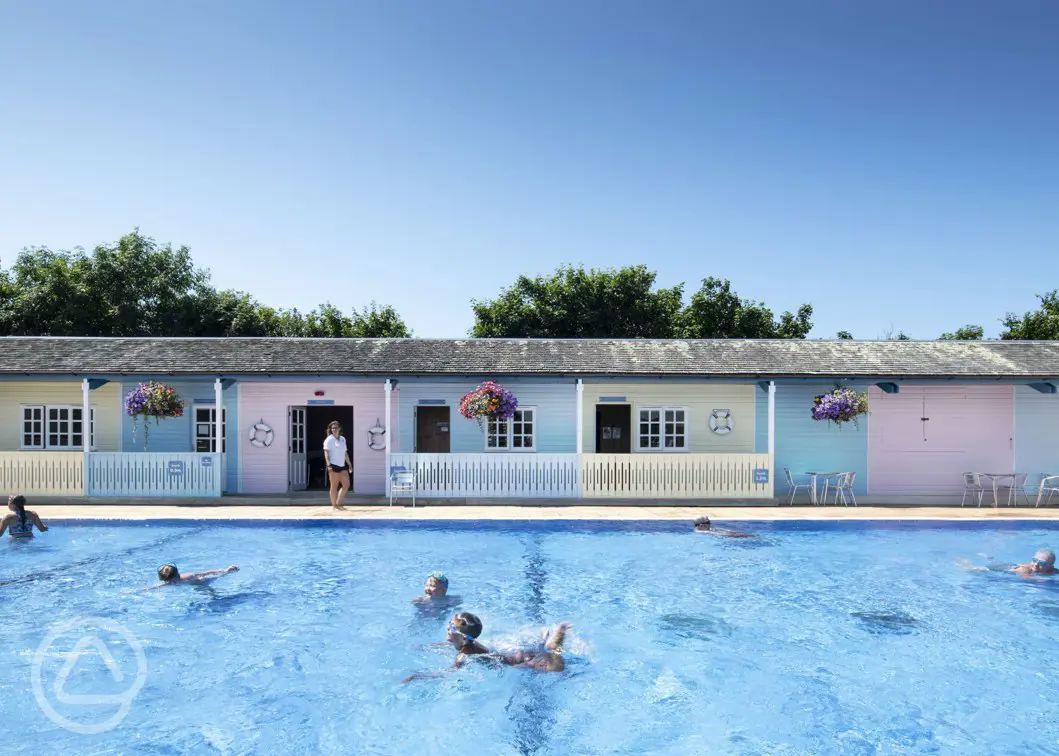 40+ campsites with swimming pools in Cornwall