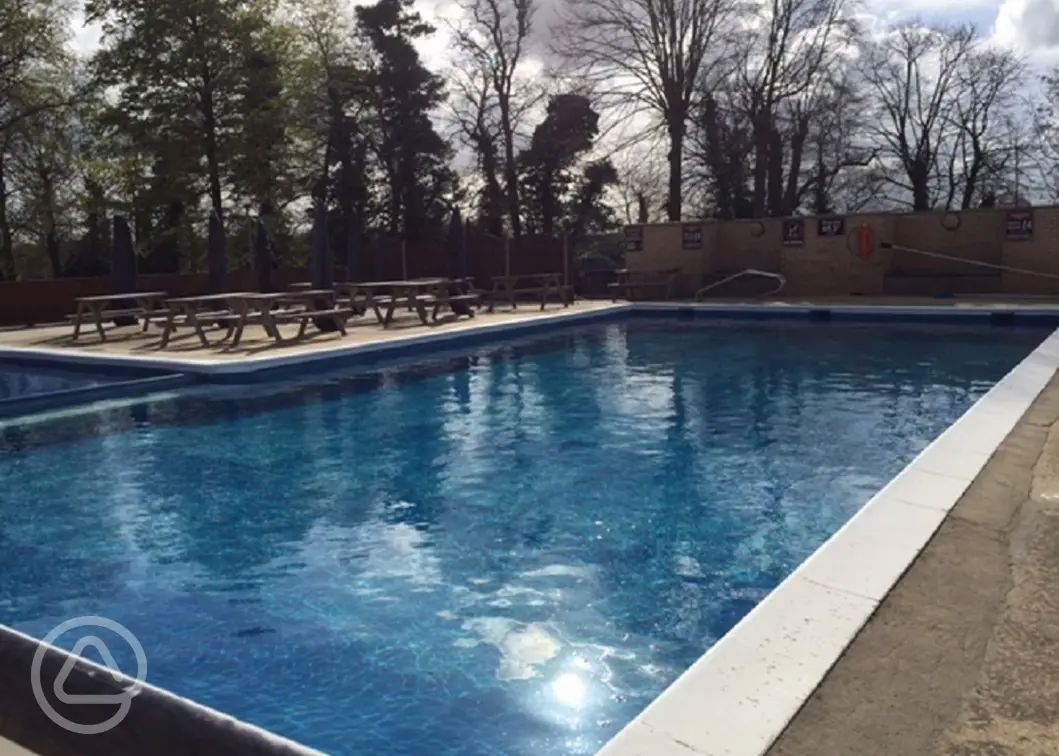Campsites with swimming pools in Norfolk