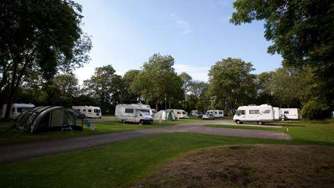 chertsey caravanning campsites campsite