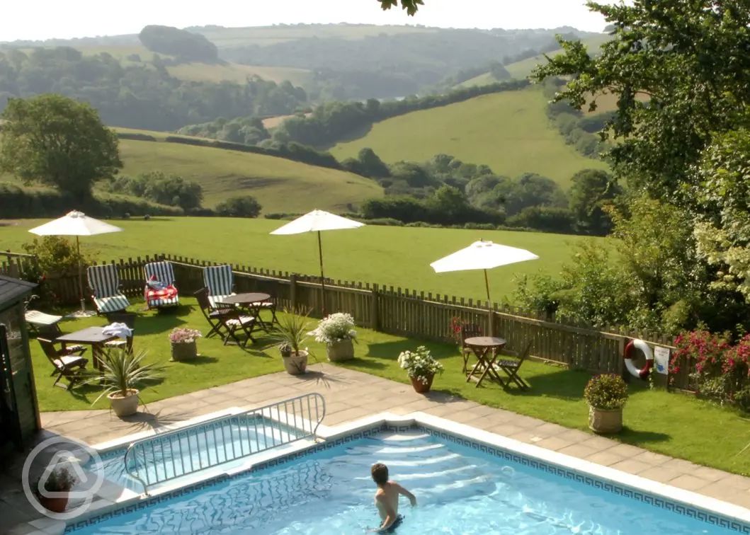 40+ campsites with swimming pools in Cornwall