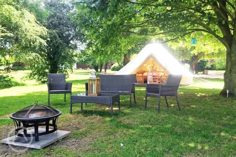 Oxford Riverside Glamping in Witney, Oxfordshire