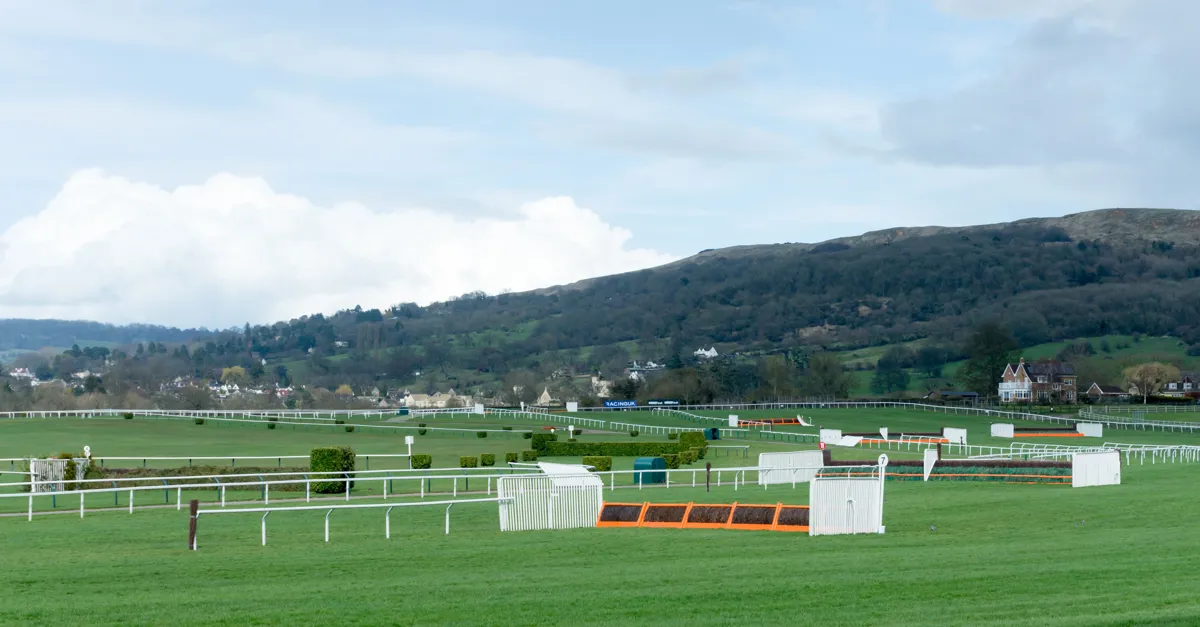 45+ campsites near Cheltenham Racecourse, Gloucestershire