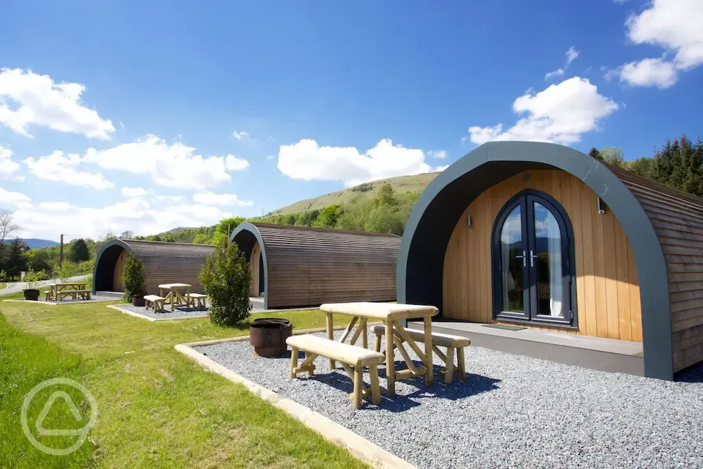 Superior ensuite glamping pods with picnic bench and hot tub