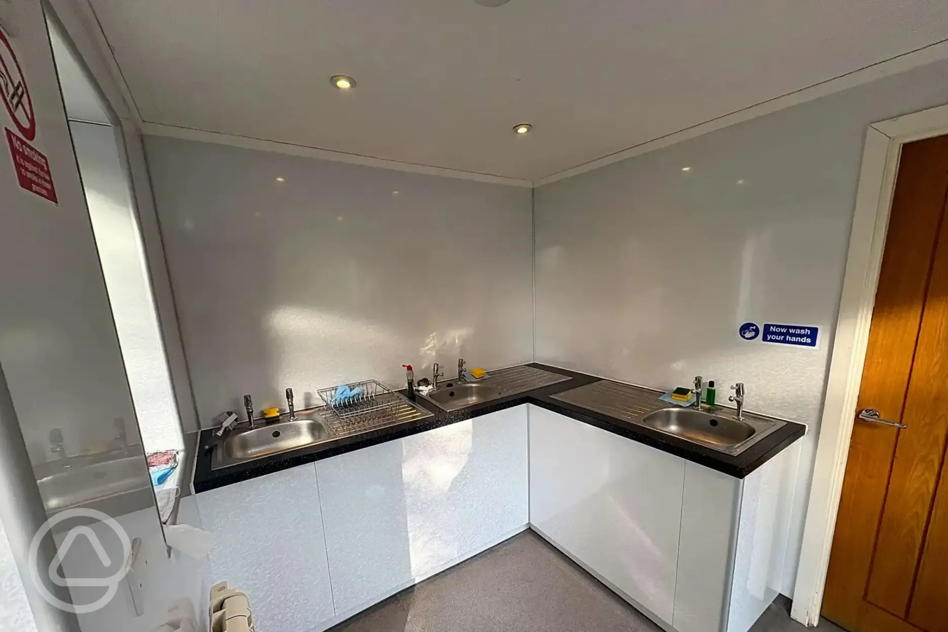 Indoor washing up area with three sinks