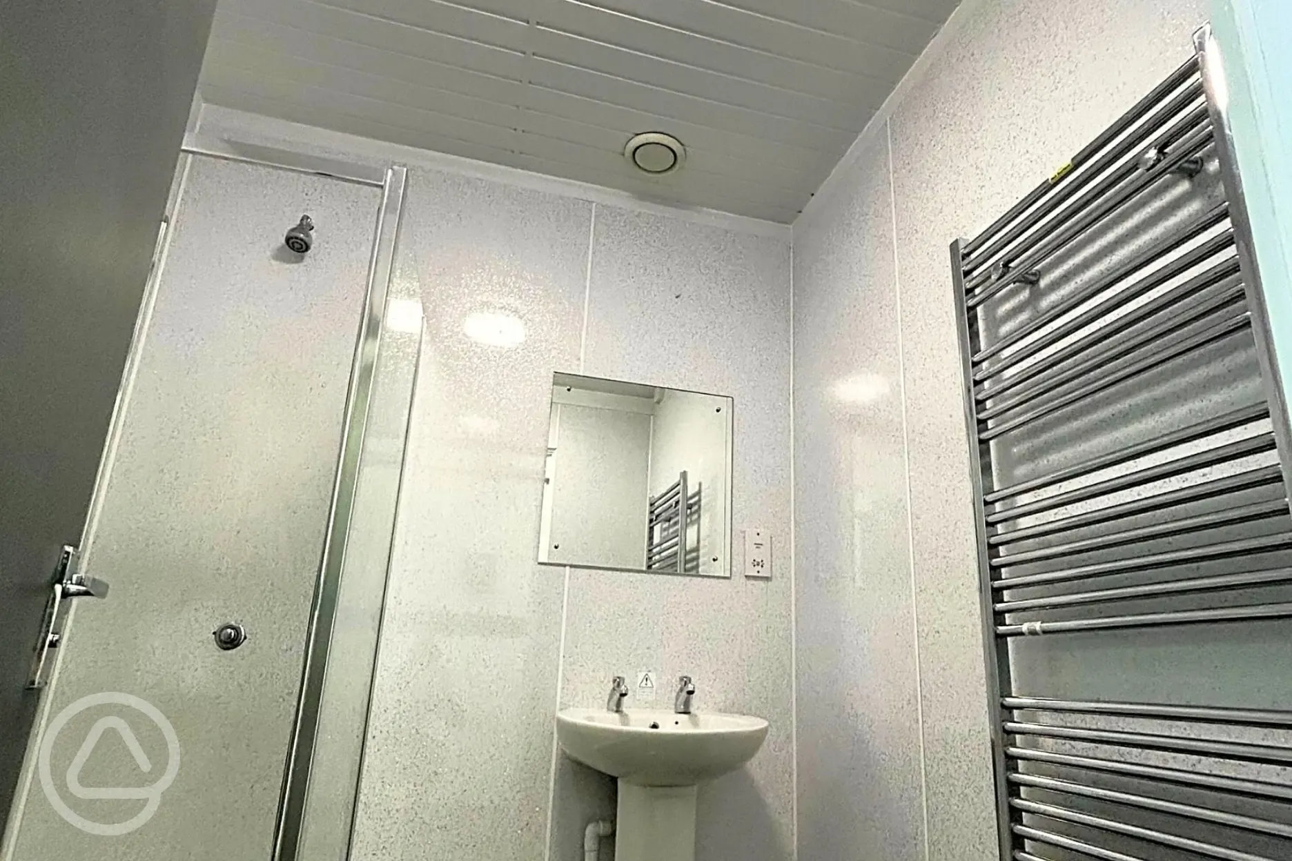 Shower cubicle with a heated towel rail