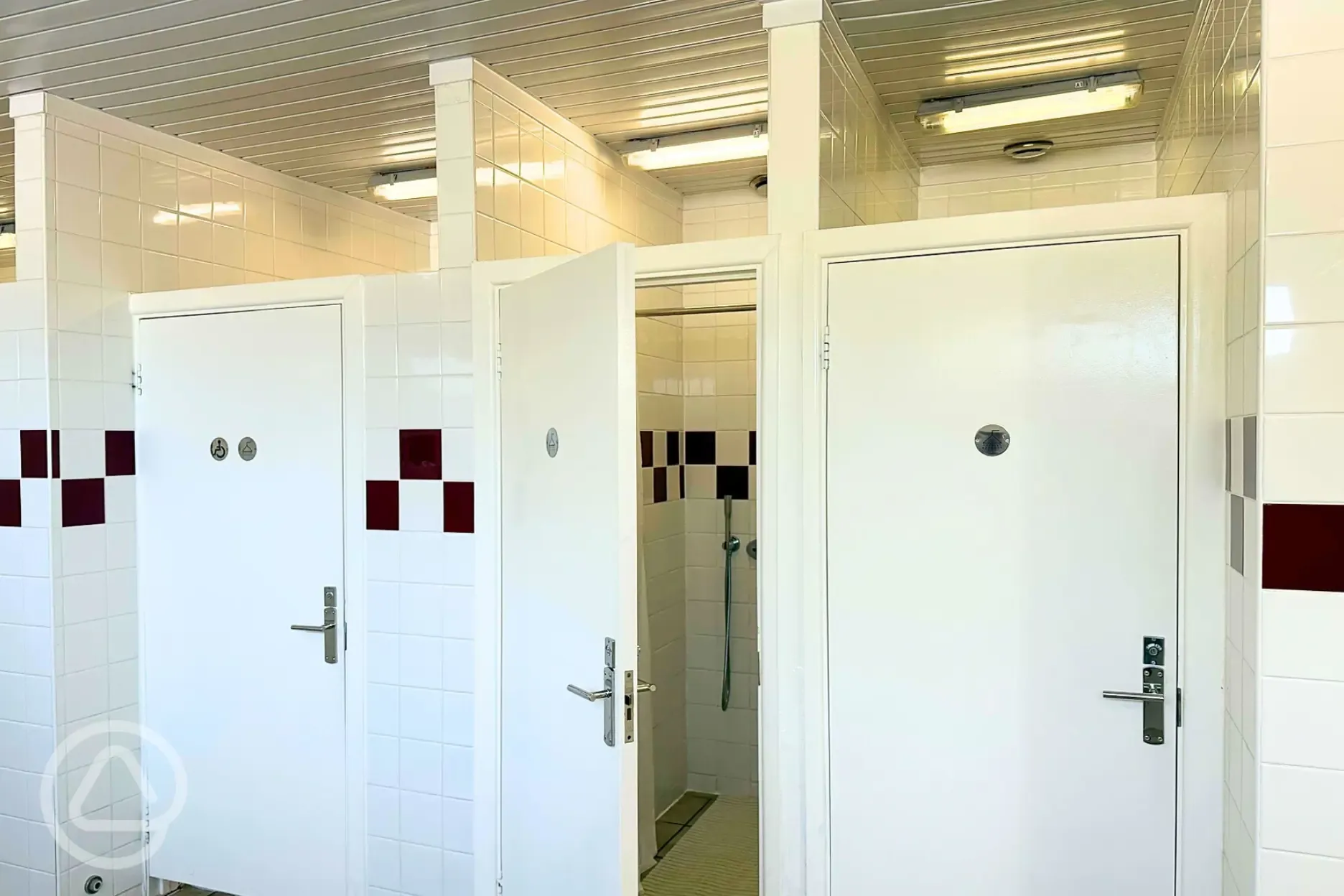 Shower with adjustable temperature and seats