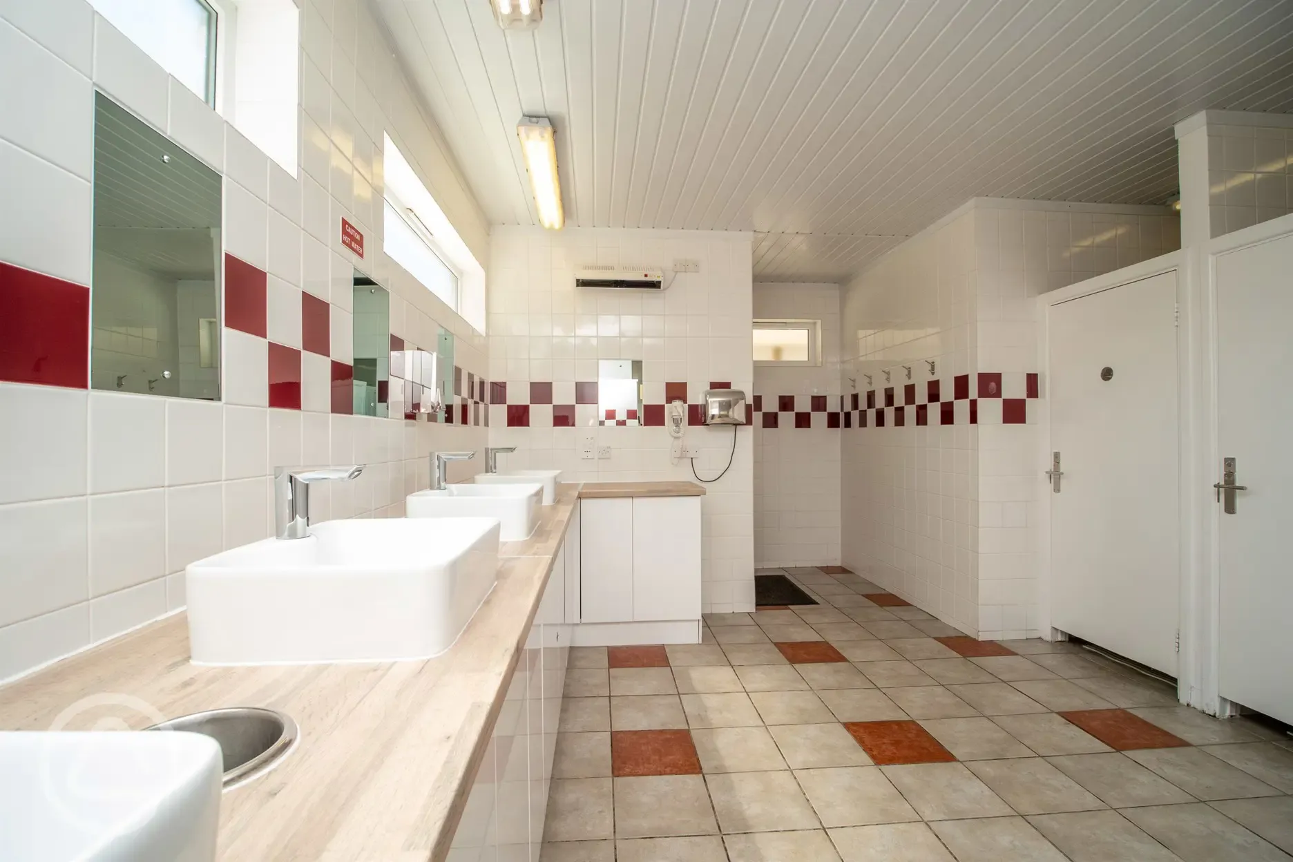 Facilities with hand basins and hand dryers