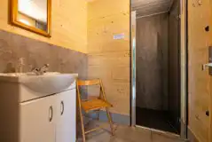 Individual shower rooms