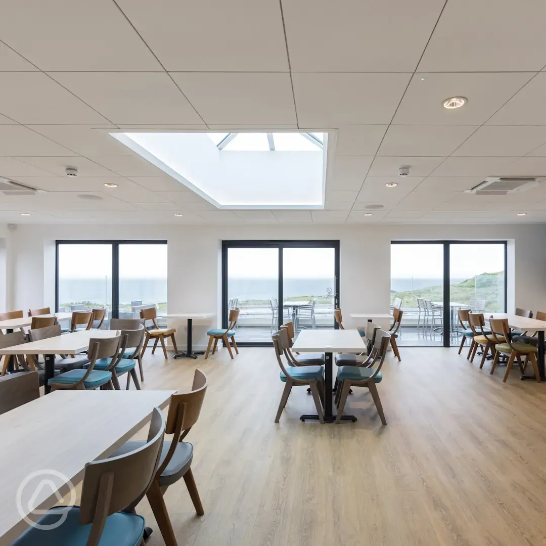 Onsite bar/restaurant