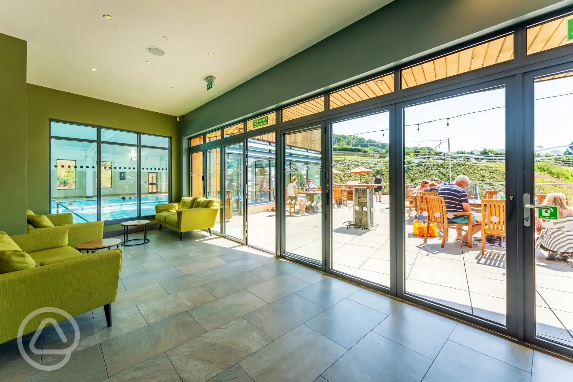 Amelia's restaurant and outdoor dining area at Cofton Holidays