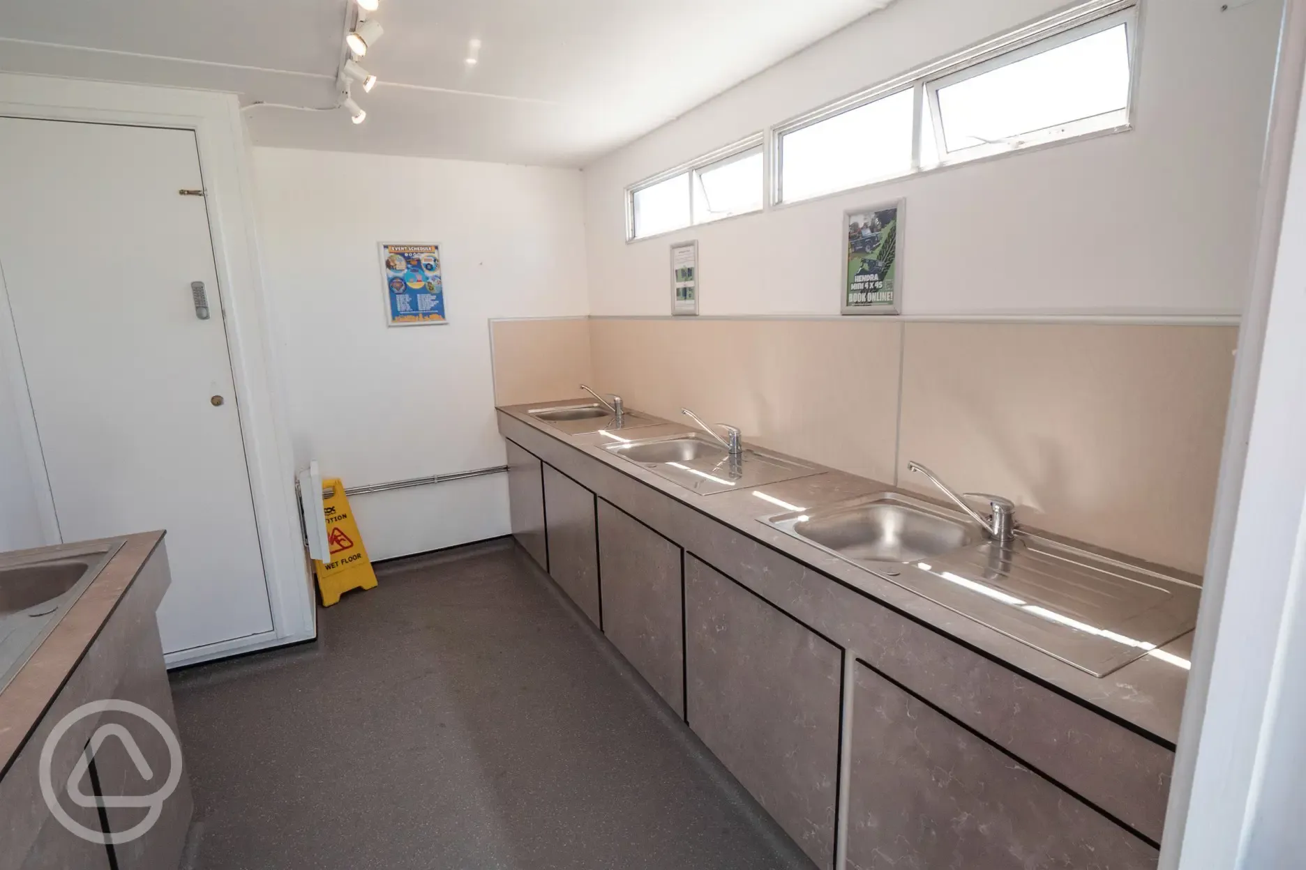 Bathroom with sinks
