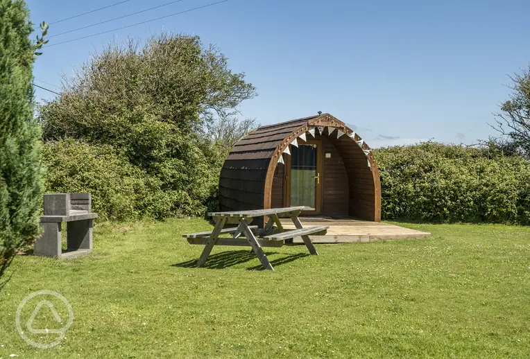 Log pod exterior in Meadow field with private picnic bench and BBQ