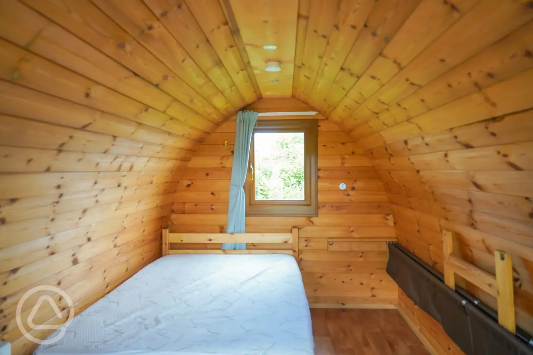 Log pod interior