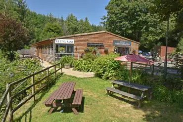 Reception, shop and restaurant 