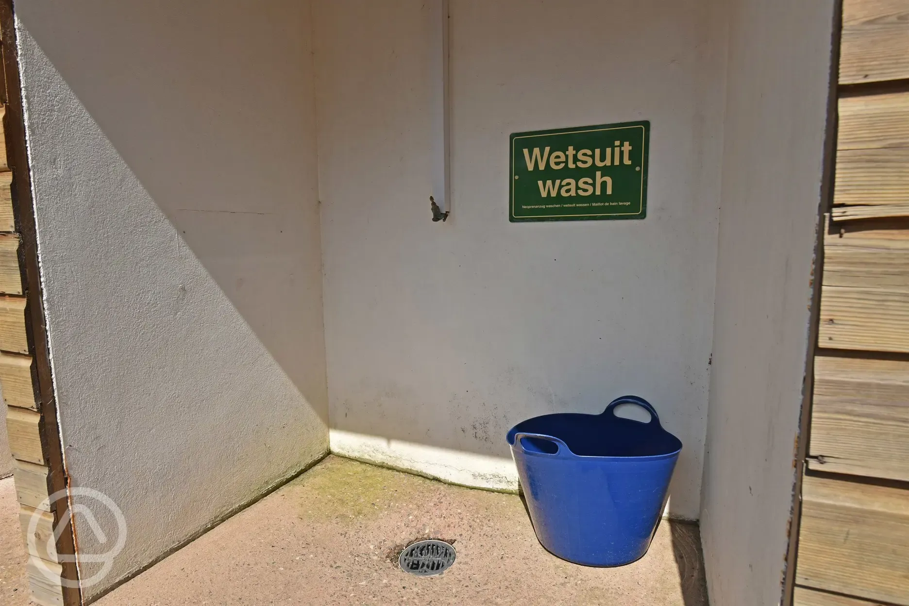 Wetsuit wash 
