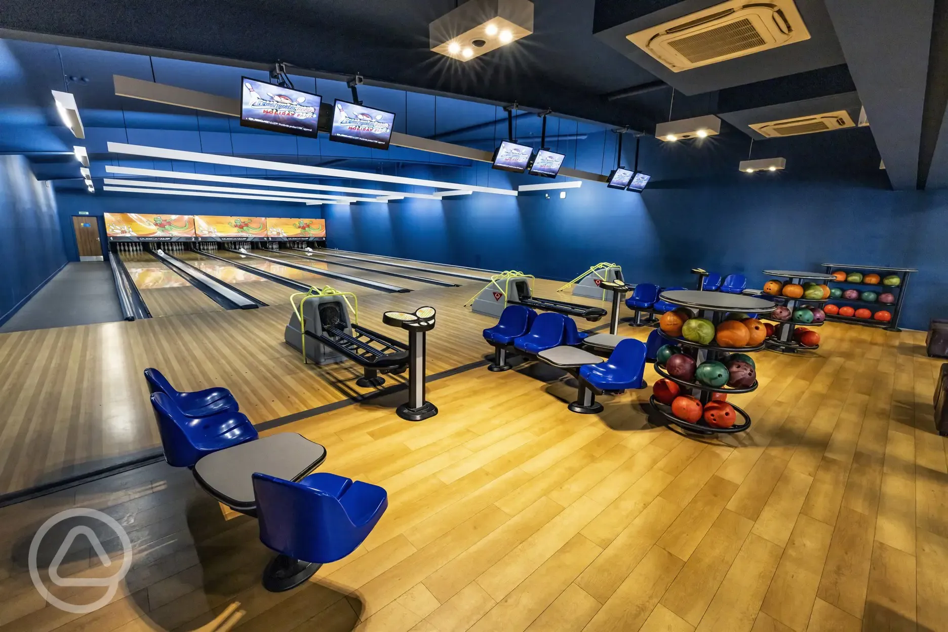 Bowling alley (extra cost)