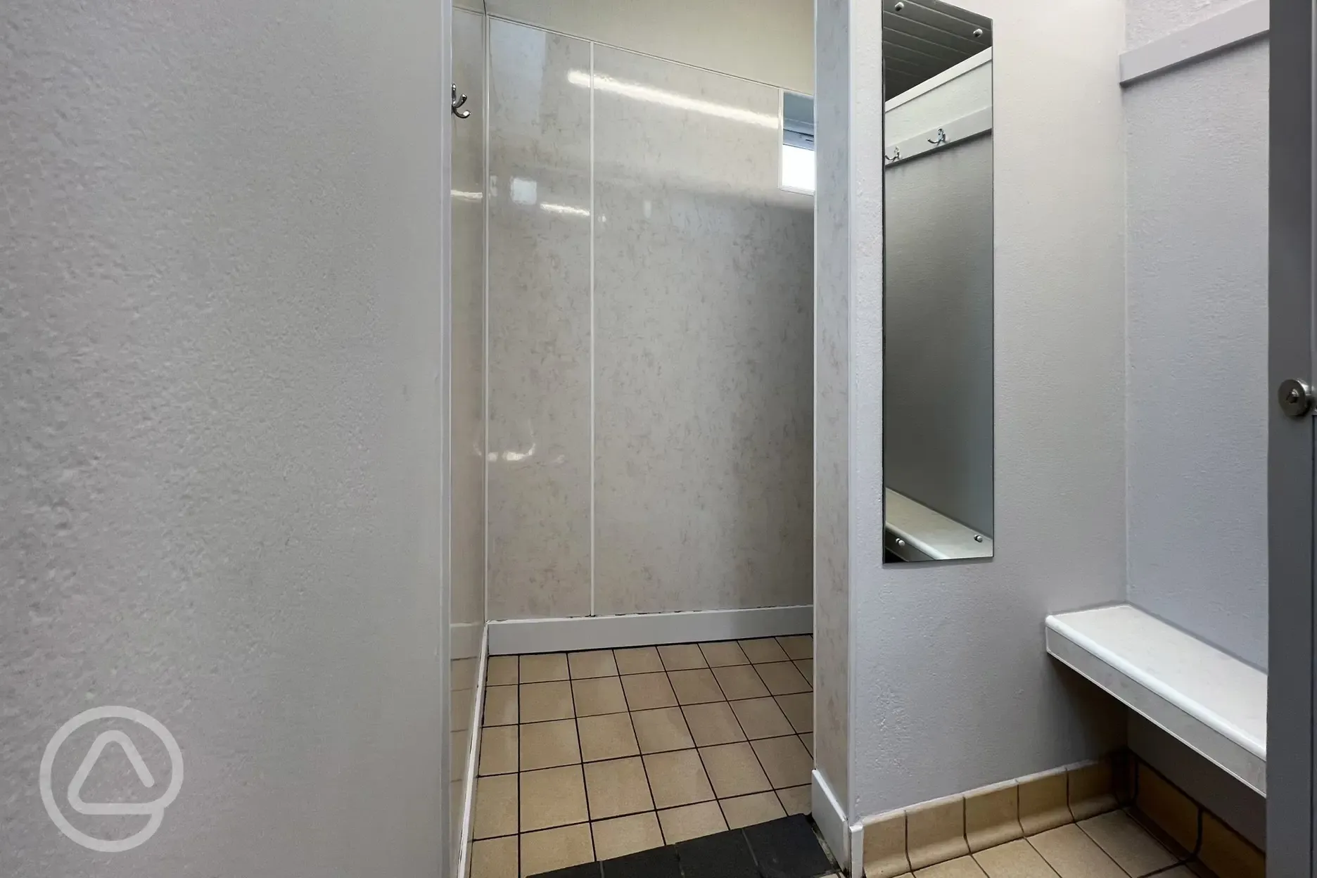 Shower cubicle with bench and hooks