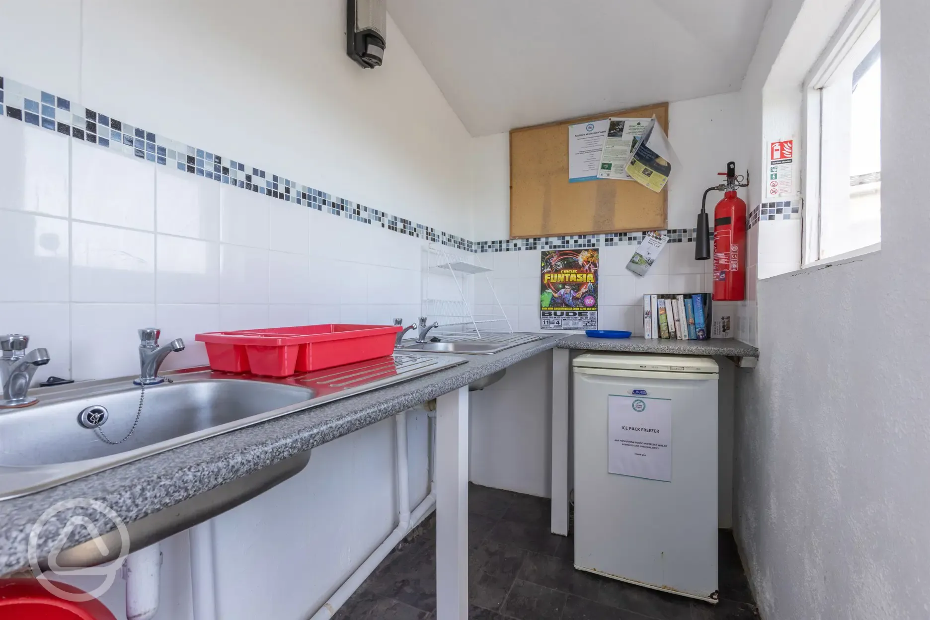 Indoor washing up area with a communal freezer for ice packs