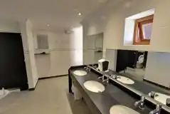 Muntjac toilets and showers Muntjac toilets and showers