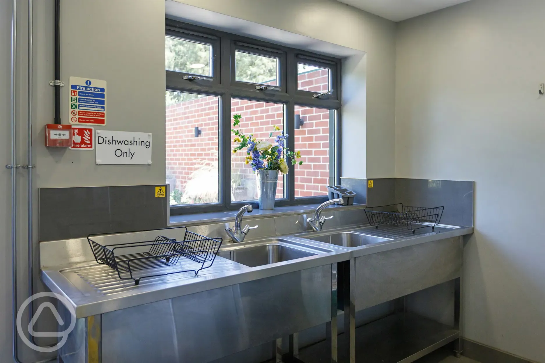 Washing up area with drainers