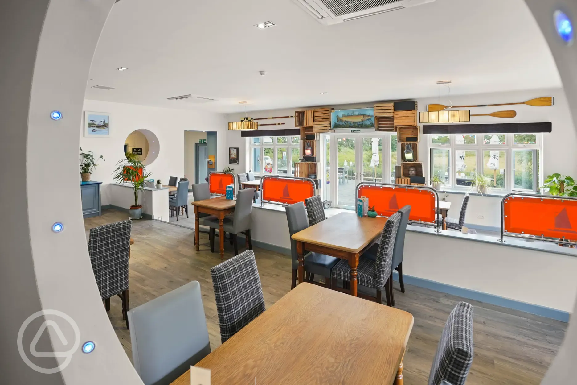 Waveney Inn restaurant serving a pub and breakfast menu