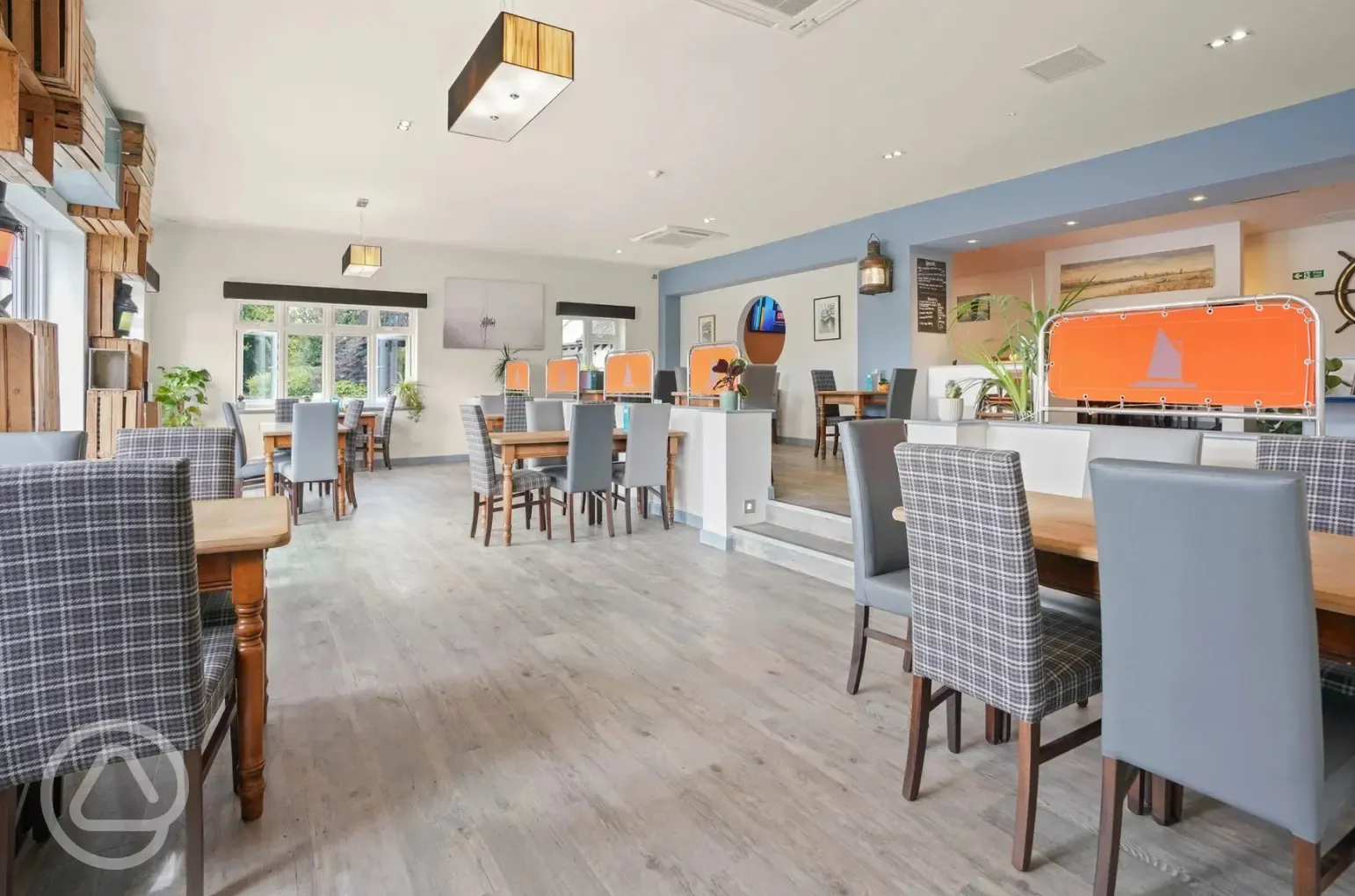 Waveney Inn restaurant serving a pub and breakfast menu