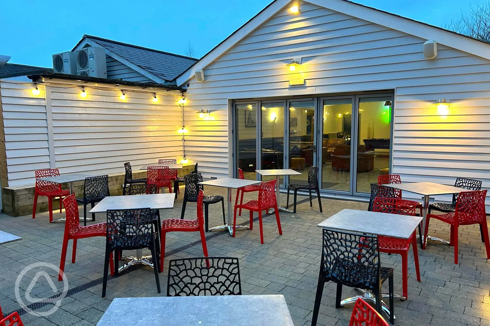 Onsite restaurant outdoor seating