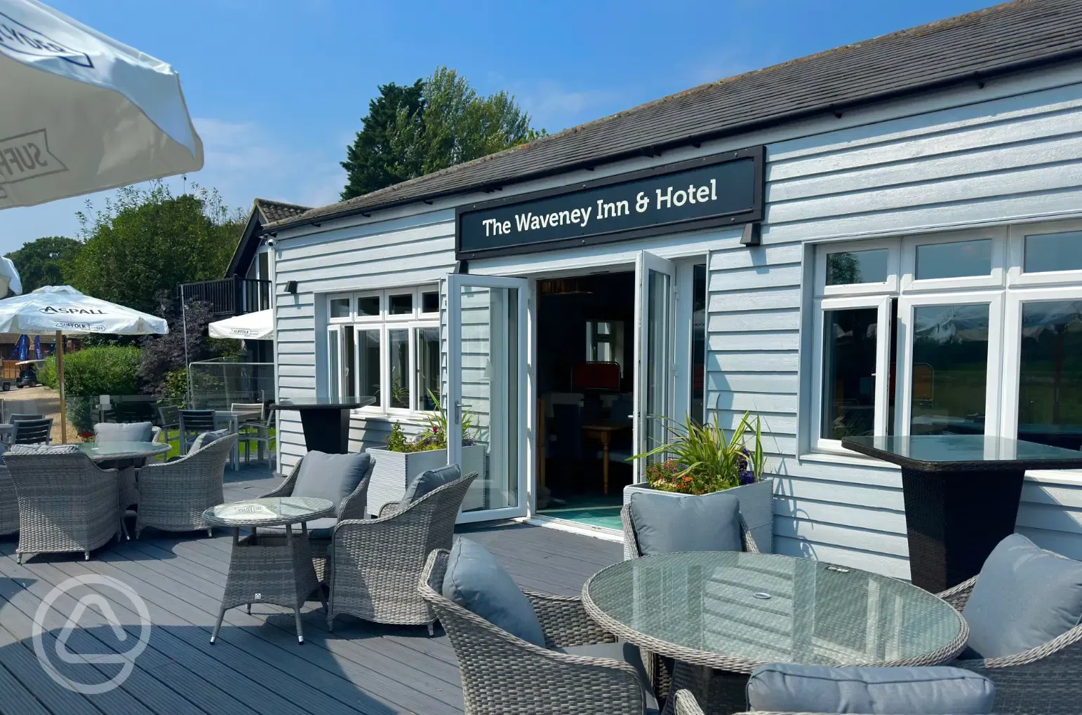 The Waveney Inn serving a pub and breakfast menu