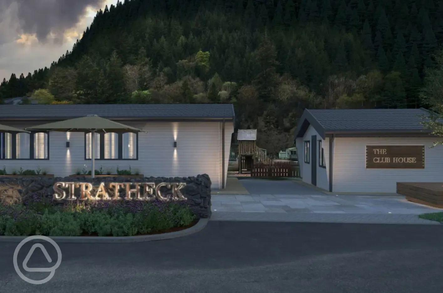 Onsite country club with a bar, TV and pool table