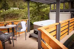 Forest glamping pod private hot tub