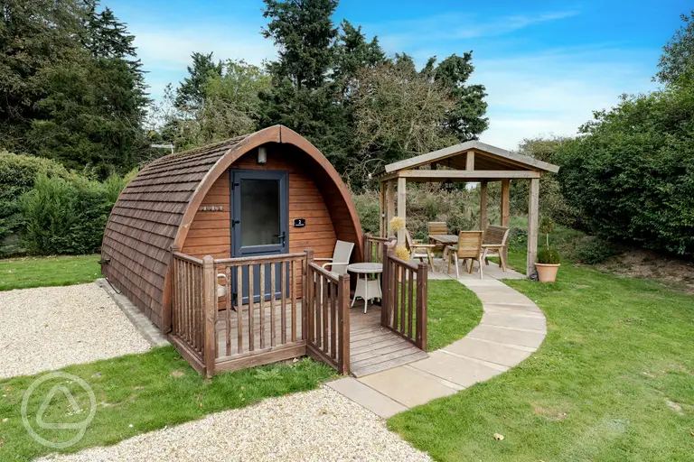 Ensuite glamping pod with sheltered outdoor seating 