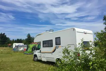 Motorhomes and campervans also welcome