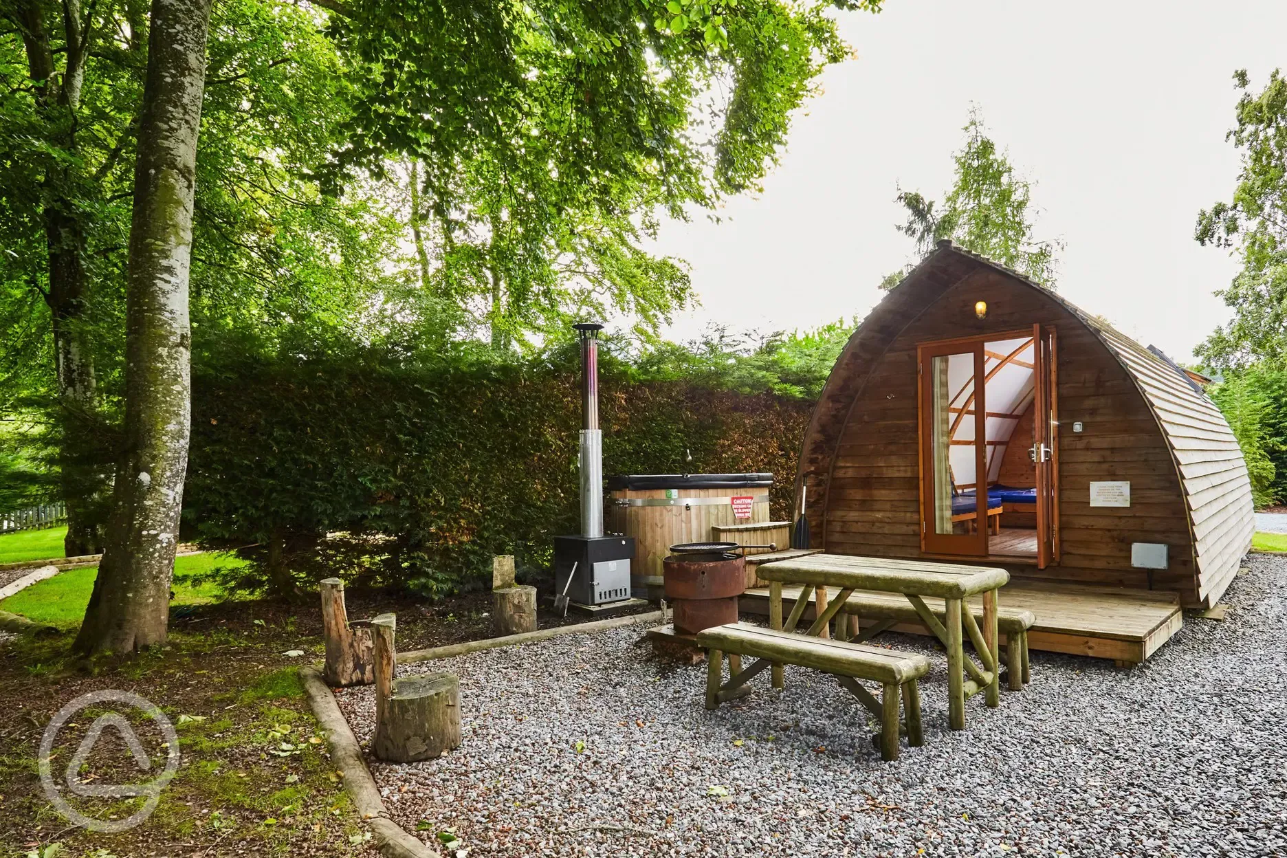 Ensuite glamping pod with wood fired hot tub