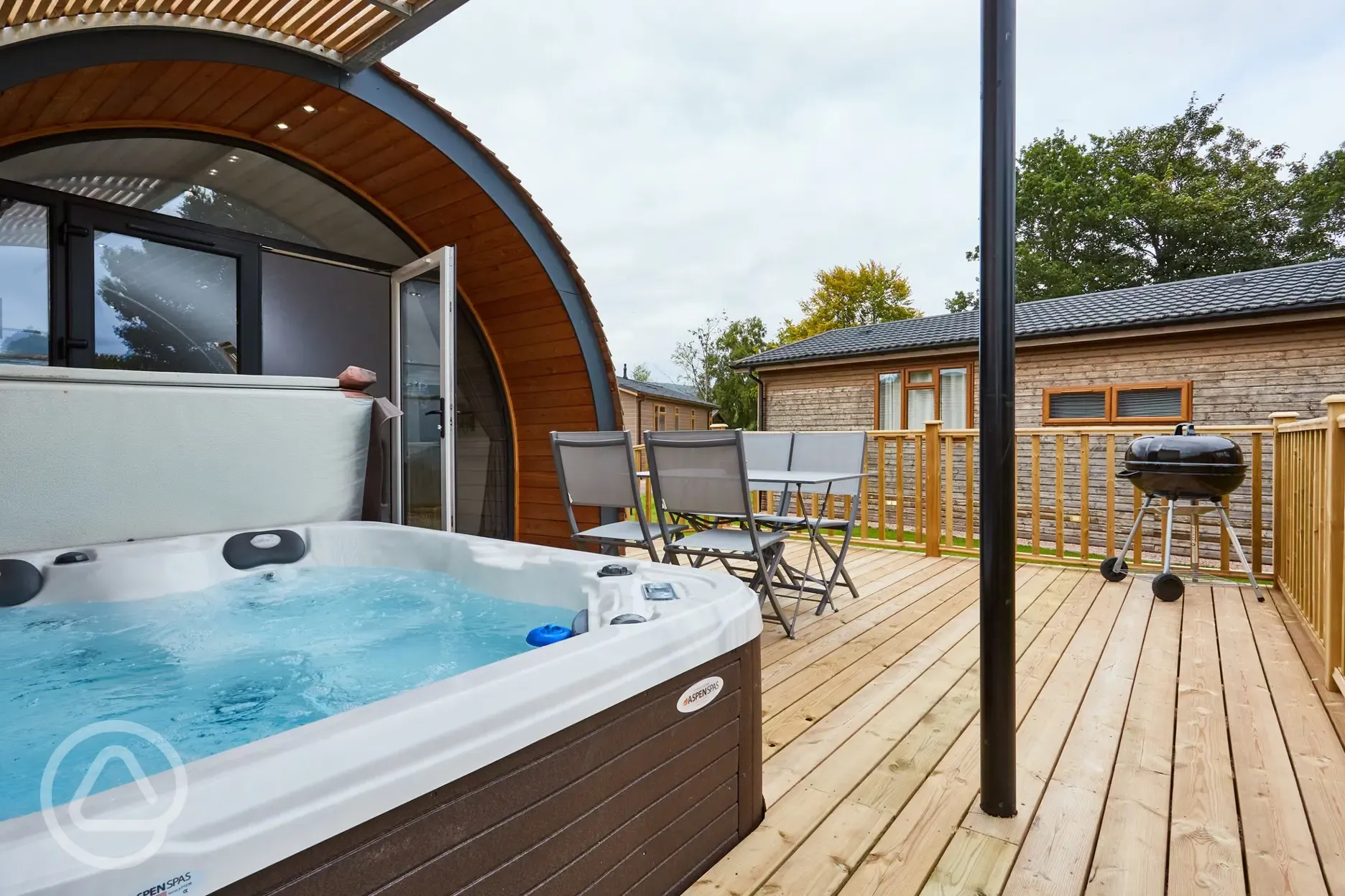 Large pod decking area with hot tub 