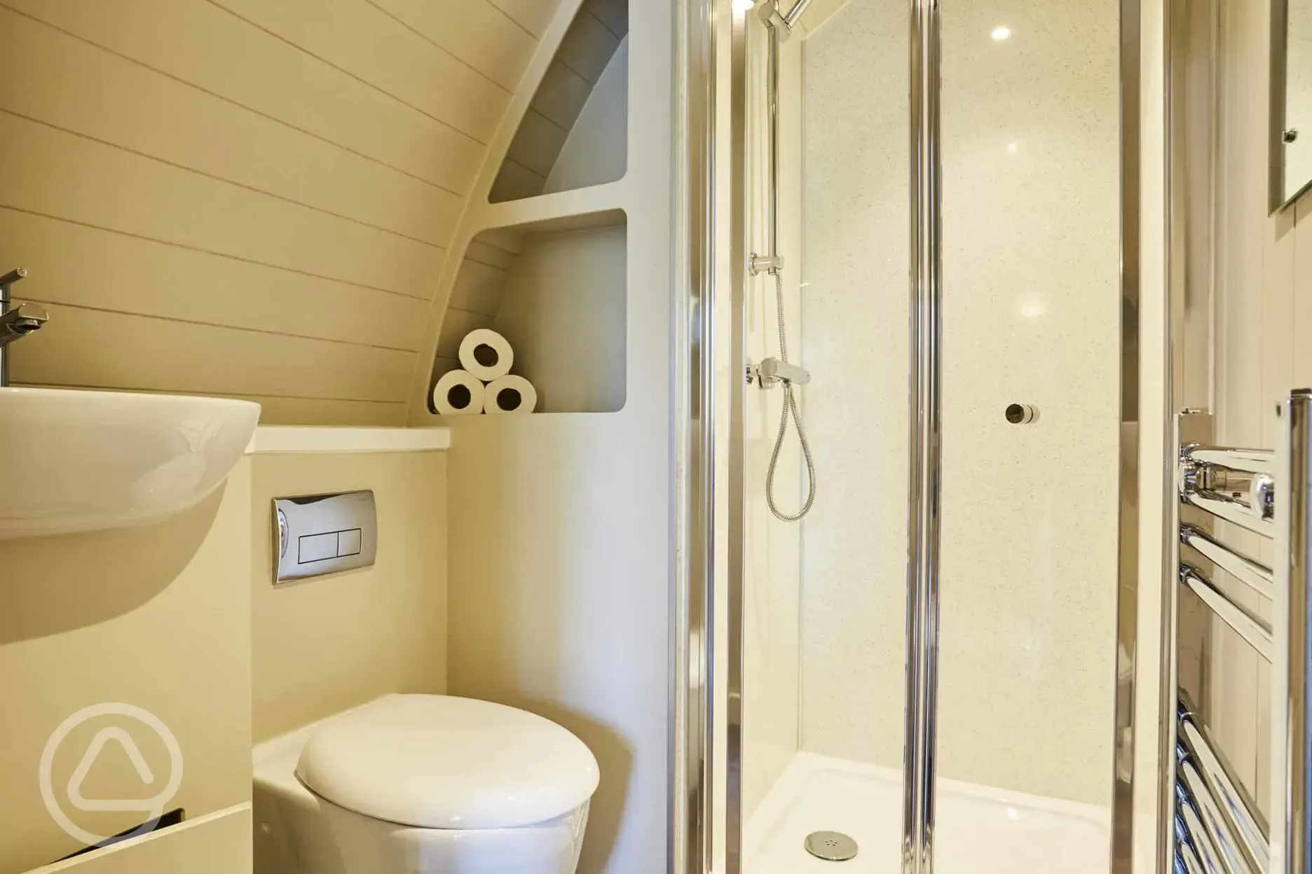 Superior ensuite glamping pod with electric hot tub- bathroom