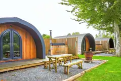 Superior ensuite glamping pods with wood fired hot tubs