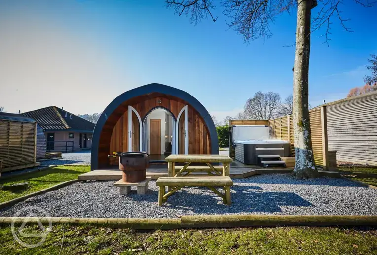 Superior ensuite glamping pods with electric hot tubs and fire pits