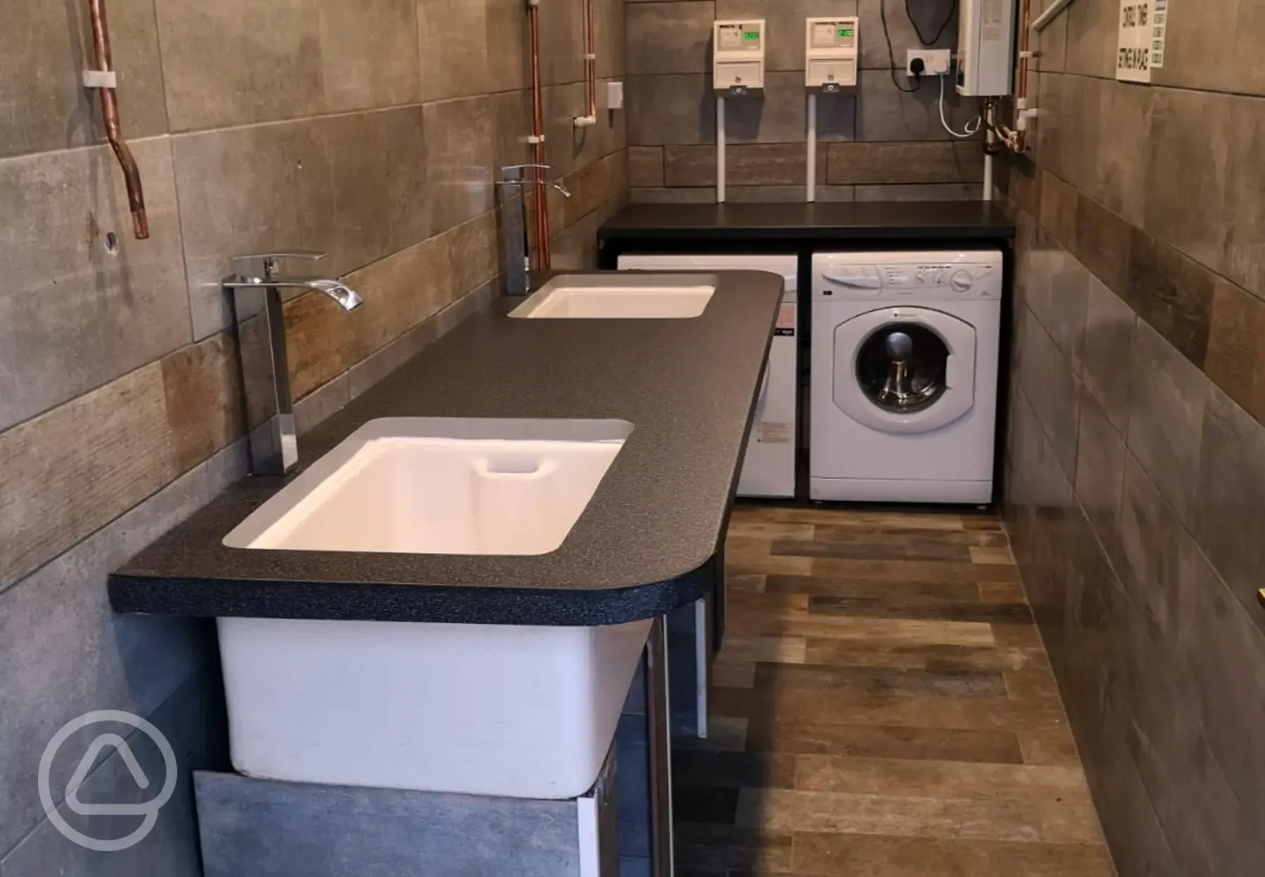 Washing up and laundry room