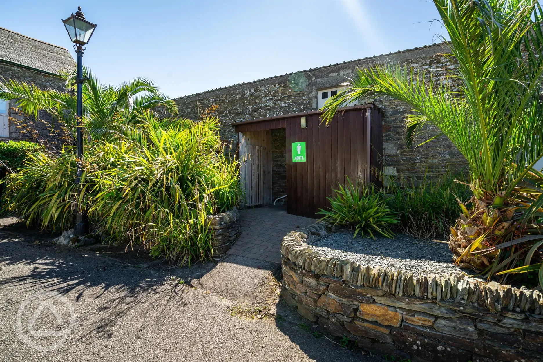 Men's facilities block at Tregarton Park