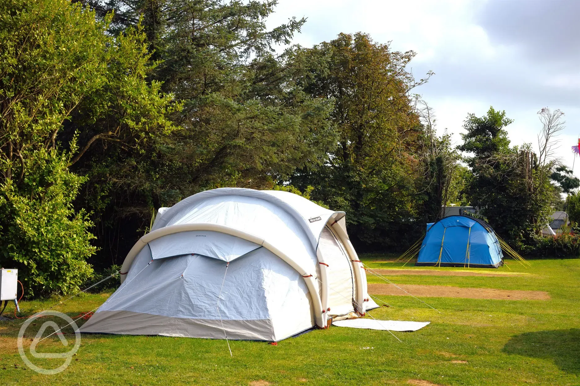 Medium electric grass tent pitches