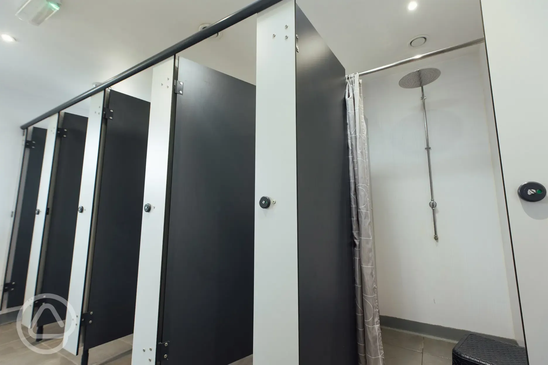 Men's showers 