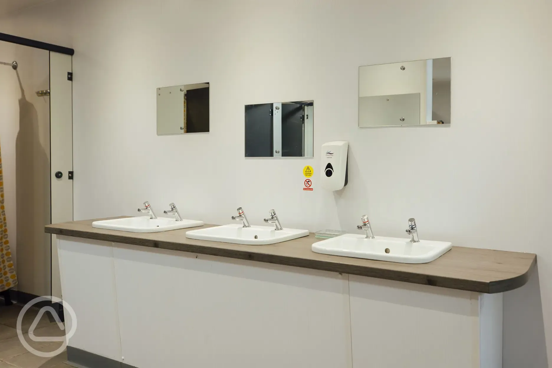 Women's hand basins