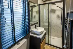 Designer studio suite modern ensuite bathroom Designer studio suite modern ensuite bathroom