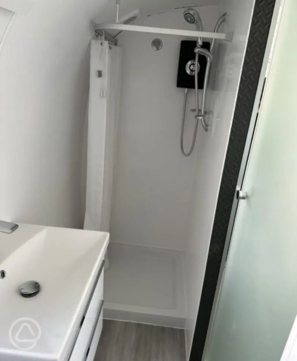 Boskenna Airstream Caravan shower room