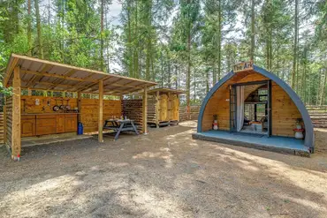 Glamping pod at Lincolnshire Lanes with an outdoor kitchen